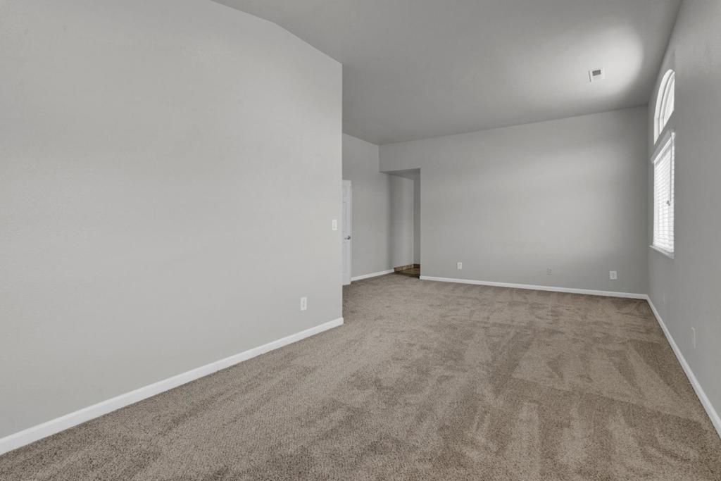 listing image 130724394216945187869