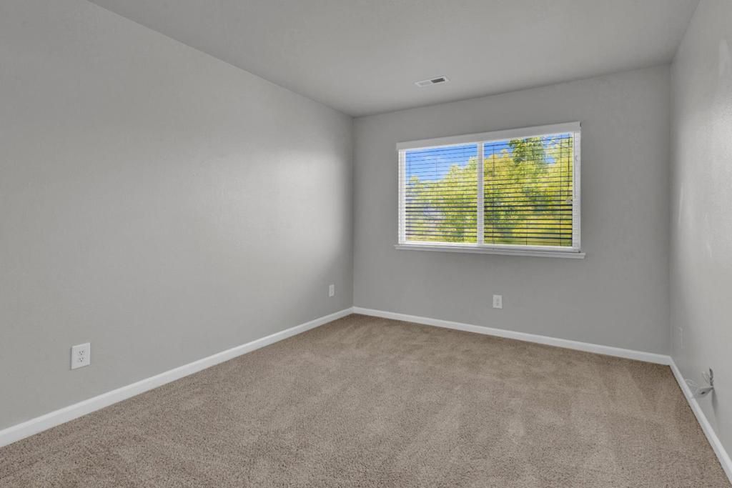 listing image 130721540153839620446