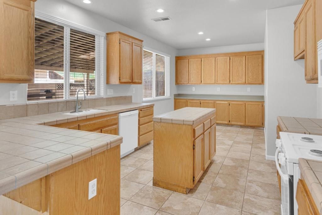 listing image 130721761711912554975