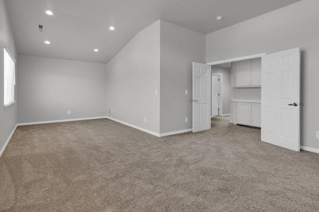 listing image 130727537930457434765