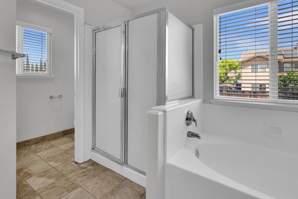 listing image 130729179155169402035