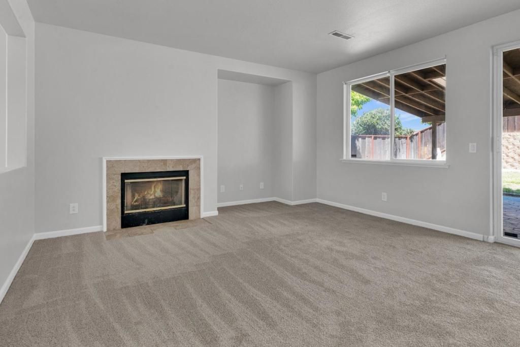 listing image 130724557998512263525
