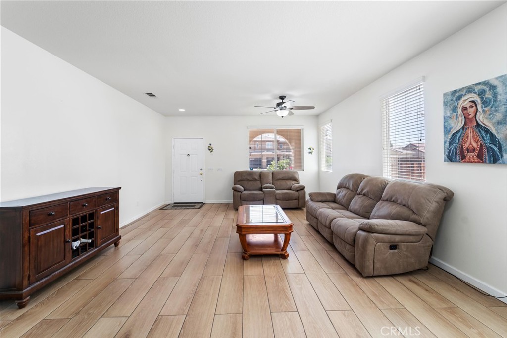 342 La Clarita Avenue