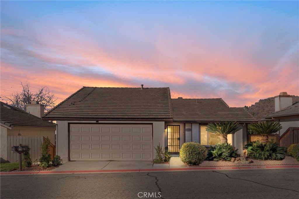 Short Sale Opportunity | Dreamy Sunset Views | Dual Master Suites
Welcome to this beautifully updated 3-bedroom, 3-bathroom home designed for comfort, convenience, and modern living.
Stunning sunset views from the living room and patio
Two master suites (one on each level) with private baths — ideal for guests or multi-generational living
Energy-saving upgrades: TESLA battery with paid car charger + low solar payments
Recently updated with new windows, fresh flooring, and a remodeled kitchen
Located in a gated community with amenities including a sparkling pool
Close to shopping, dining, and everyday conveniences
This is more than just a home — it’s a lifestyle. Don’t miss your chance to see it. Schedule a private showing today!