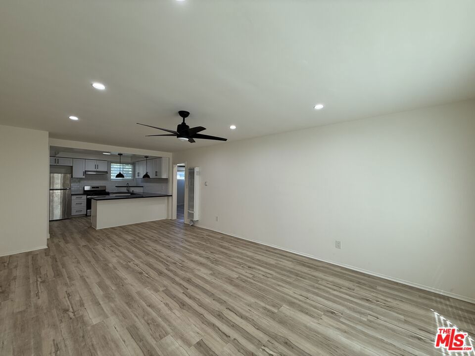 Well remodeled 2 Bedroom / 1.5 Bathroom unit on the ground floor. Blight and spacious unit with washer and dryer inside unit. All appliances are new.