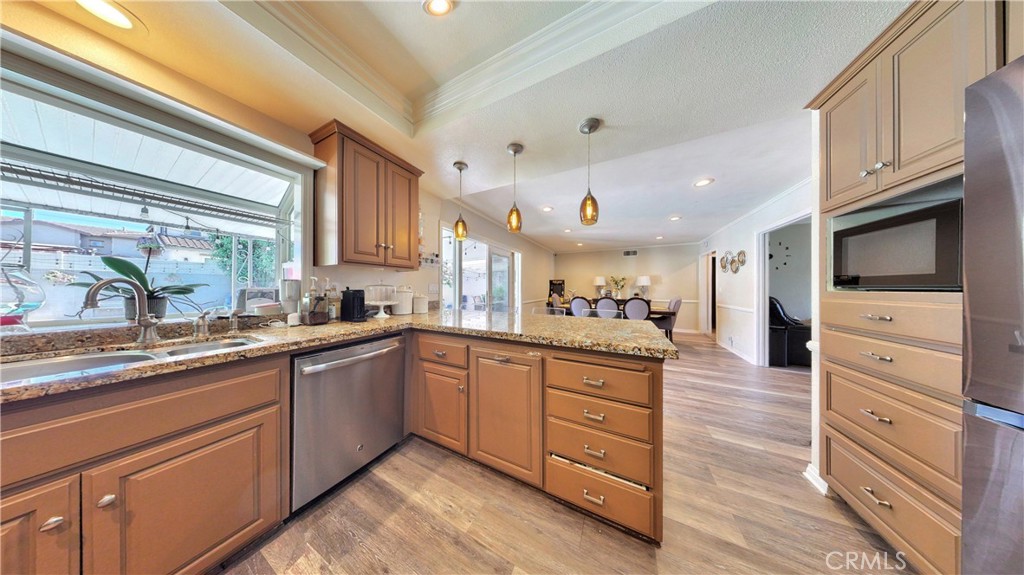 3100 W Glen Holly
