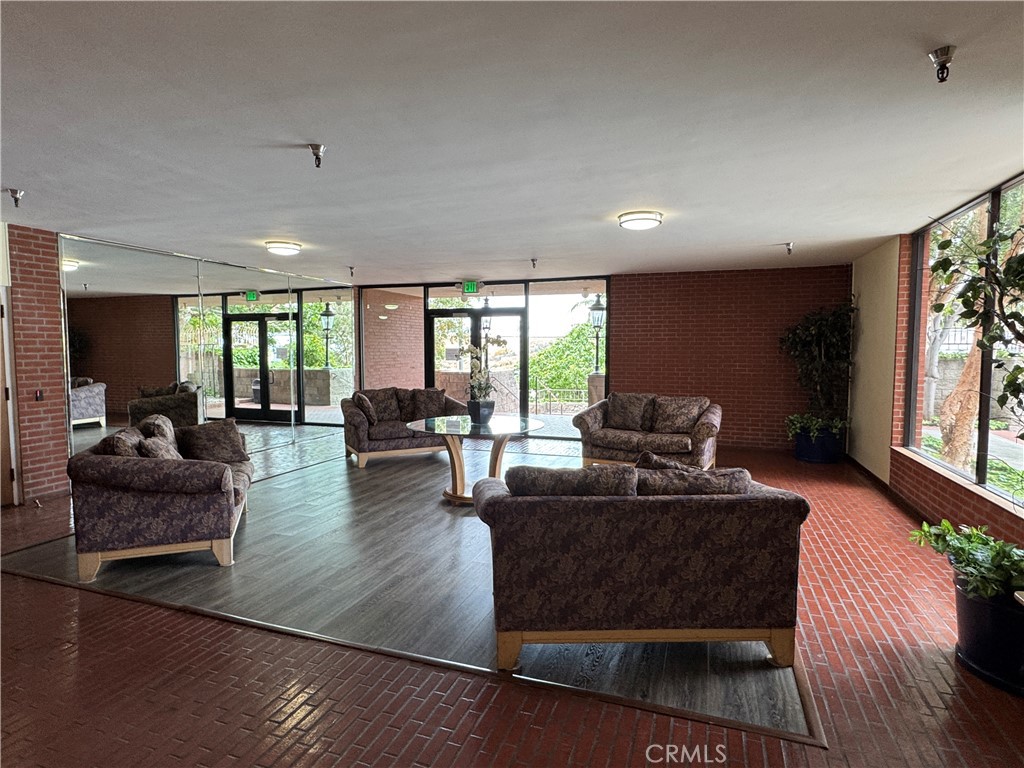 8828 Pershing Drive 116