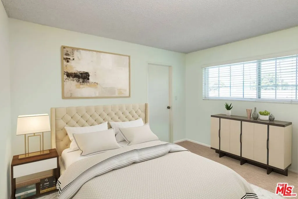 Northridge, California 91324, United States, 5 Bedrooms Bedrooms, ,3 BathroomsBathrooms,Residential,Pending,203065