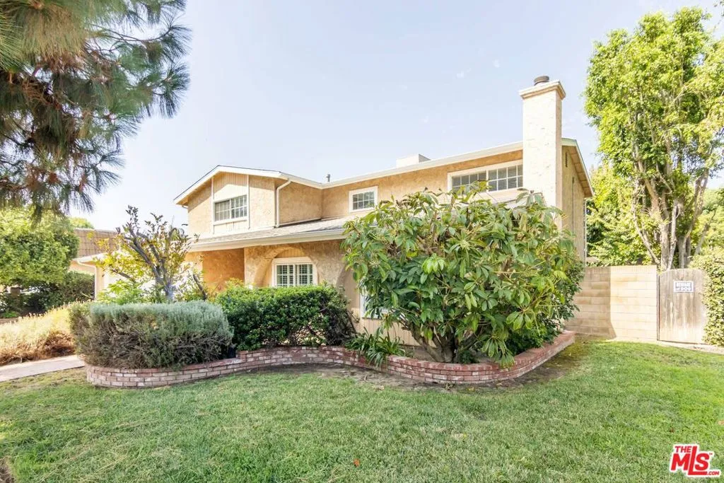 Northridge, California 91324, United States, 5 Bedrooms Bedrooms, ,3 BathroomsBathrooms,Residential,Pending,203065