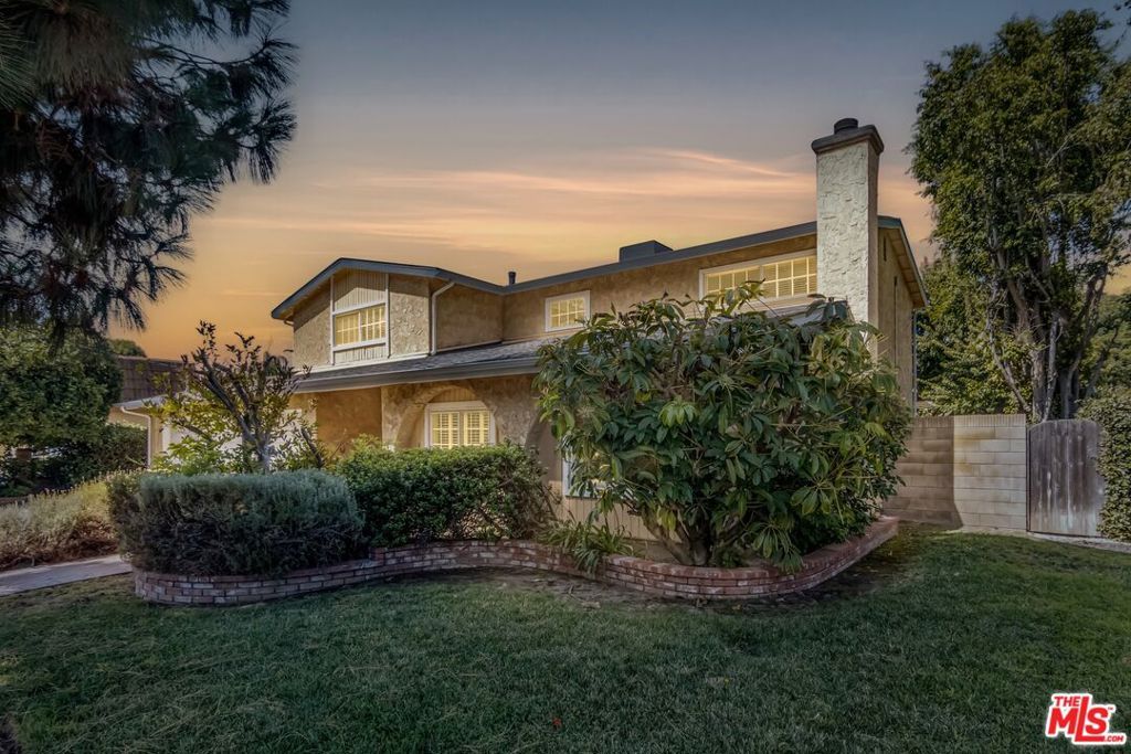 Photo of 9625 Yolanda Avenue, Northridge, CA 91324 (MLS # 25581913)