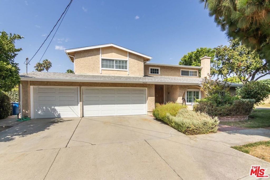 Photo of 9625 Yolanda Avenue, Northridge, CA 91324 (MLS # 25581913)
