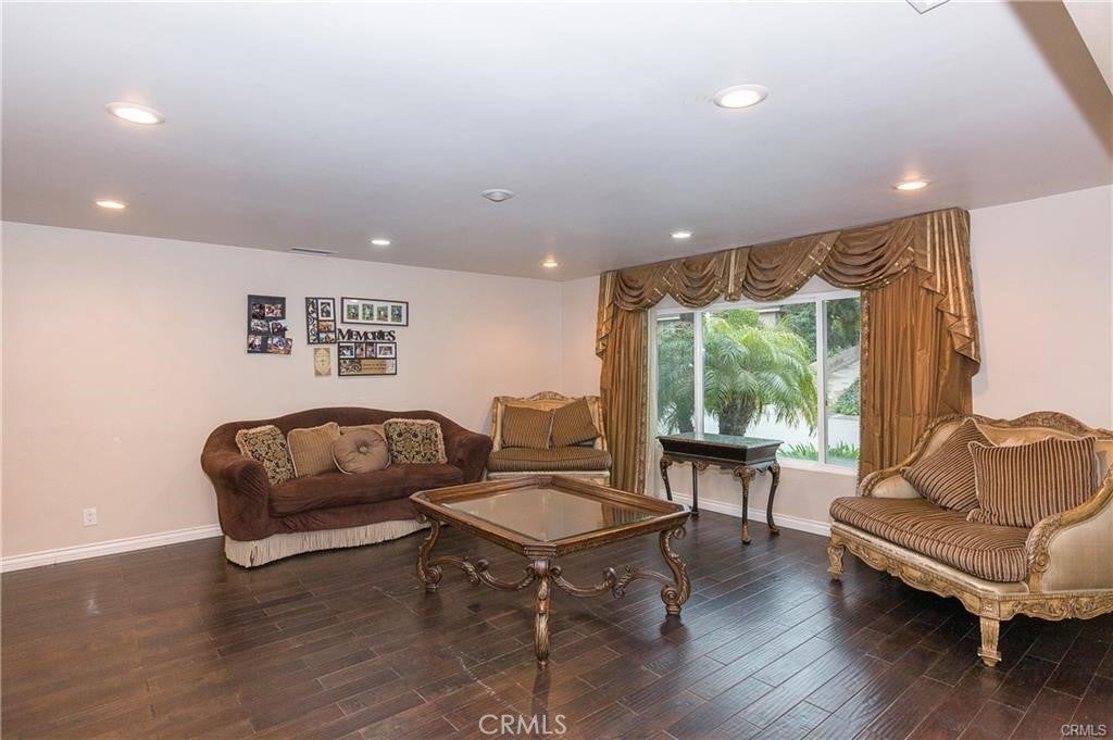 3139 E Eddes