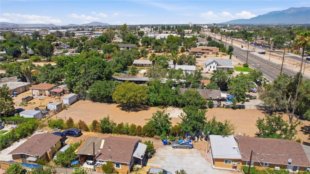 935 E 3rd
