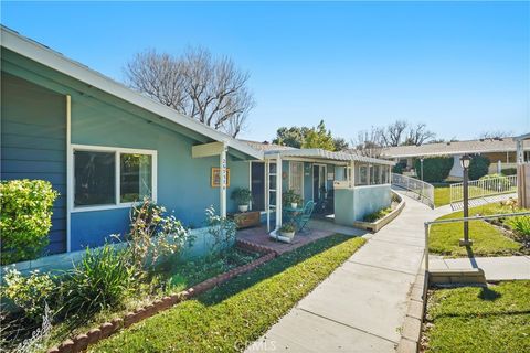 Photo of 26737 Oak Crossing Road #B, Newhall, CA 91321 (MLS # SR26015347)