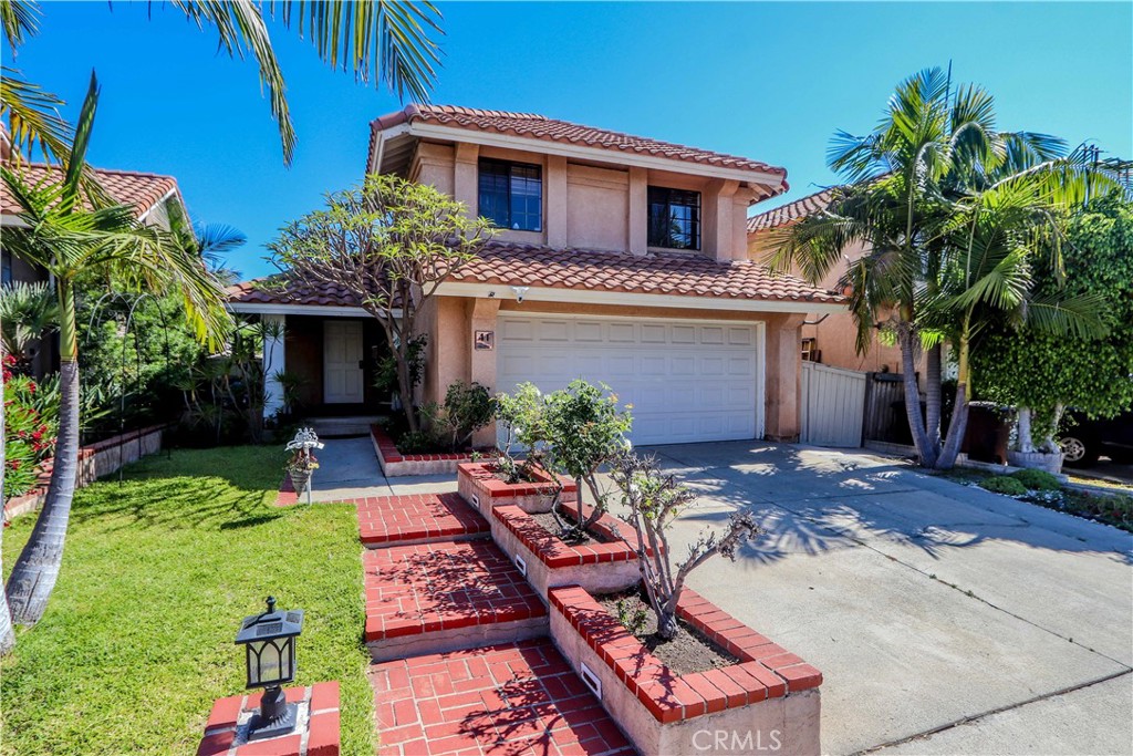 Welcome to 41 Pasada Valiente, a stunning single-family home located in the highly desirable neighborhood of Rancho Santa Margarita. This meticulously maintained residence offers a perfect blend of comfort, style, and convenience. The three spacious bedrooms offer ample space for relaxation and privacy, complemented by 2.5 well-appointed bathrooms, including a luxurious master bath. A generous open floor plan encompasses a bright, airy living room, dining area, and family room. A modern, fully equipped kitchen with granite countertops, stainless steel appliances, and ample cabinet space. A private retreat featuring a large walk-in closet and an en-suite bathroom with dual sinks, a soaking tub, and a separate shower. A beautifully landscaped backyard is perfect for entertaining guests or enjoying a quiet evening outdoors. Attached two-car garage with additional storage space. Central air conditioning and heating - Hardwood flooring throughout the main living areas - Convenient indoor laundry room - Access to community amenities such as pools, parks, and hiking trails - Proximity to top-rated schools, shopping centers, and dining options This home is ideal for families seeking a serene and friendly community with all the modern conveniences. Don't miss the opportunity to make 41 Pasada Valiente your home. Schedule a viewing today and experience the charm and elegance of this property.