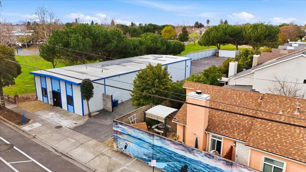 593 Industrial Parkway West