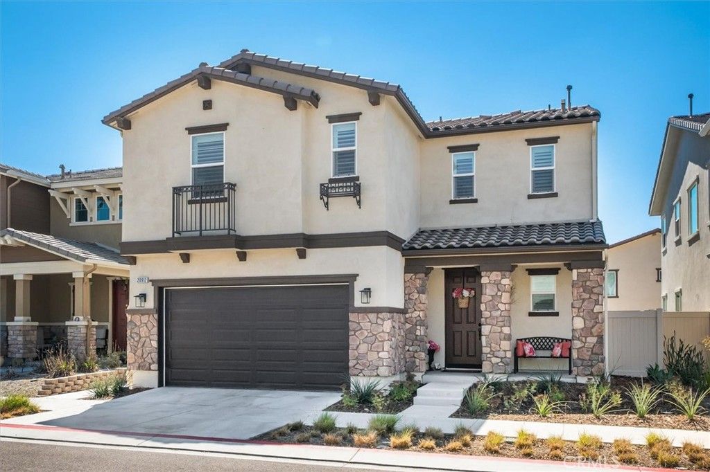 Photo of 20912 Silvergate Way, Newhall, CA 91321 (MLS # SR25226266)