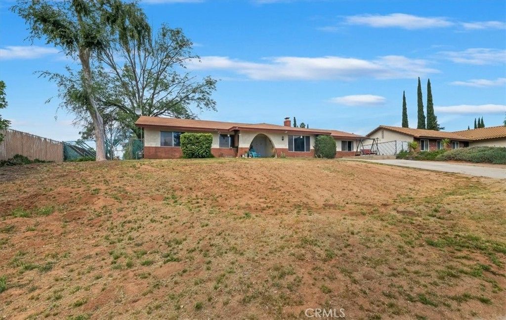 Photo of 17028 Via Los Caballeros, Riverside, CA 92504 (MLS # IV26057220)