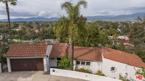 Photo of 11539 Sunshine Terrace, Studio City, CA 91604 (MLS # 26832269)