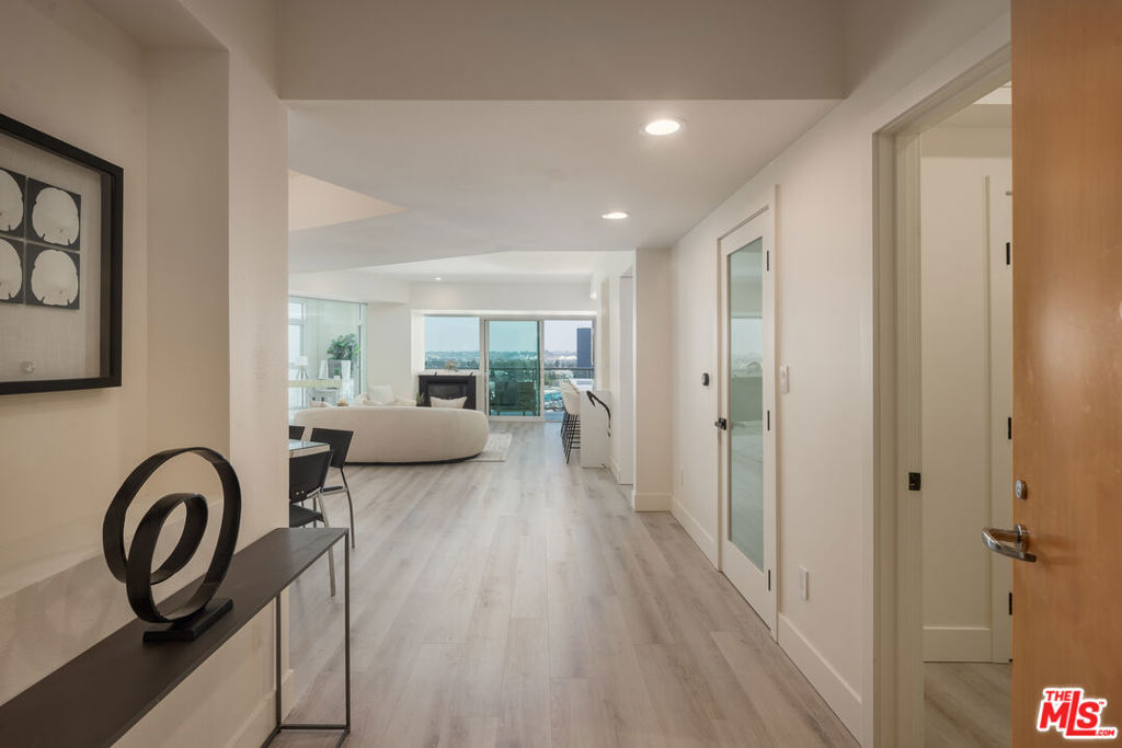 13600 Marina Pointe Drive 906