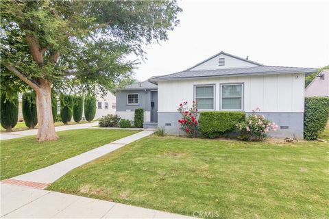 Photo of 8129 Darby Avenue, Reseda, CA 91335 (MLS # SR26043130)