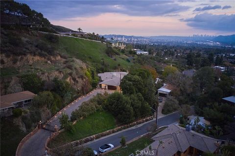 1752 Thurber Place Burbank CA 91501