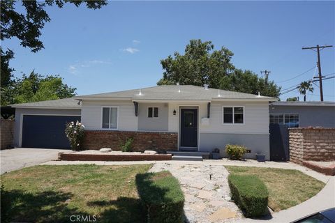 Photo of 7633 Enfield Avenue, Reseda, CA 91335 (MLS # SR26046985)