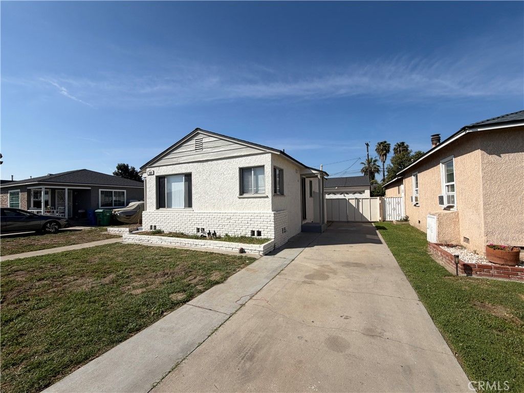 Photo of 127 W Zane Street, Long Beach, CA 90805 (MLS # OC26051085)