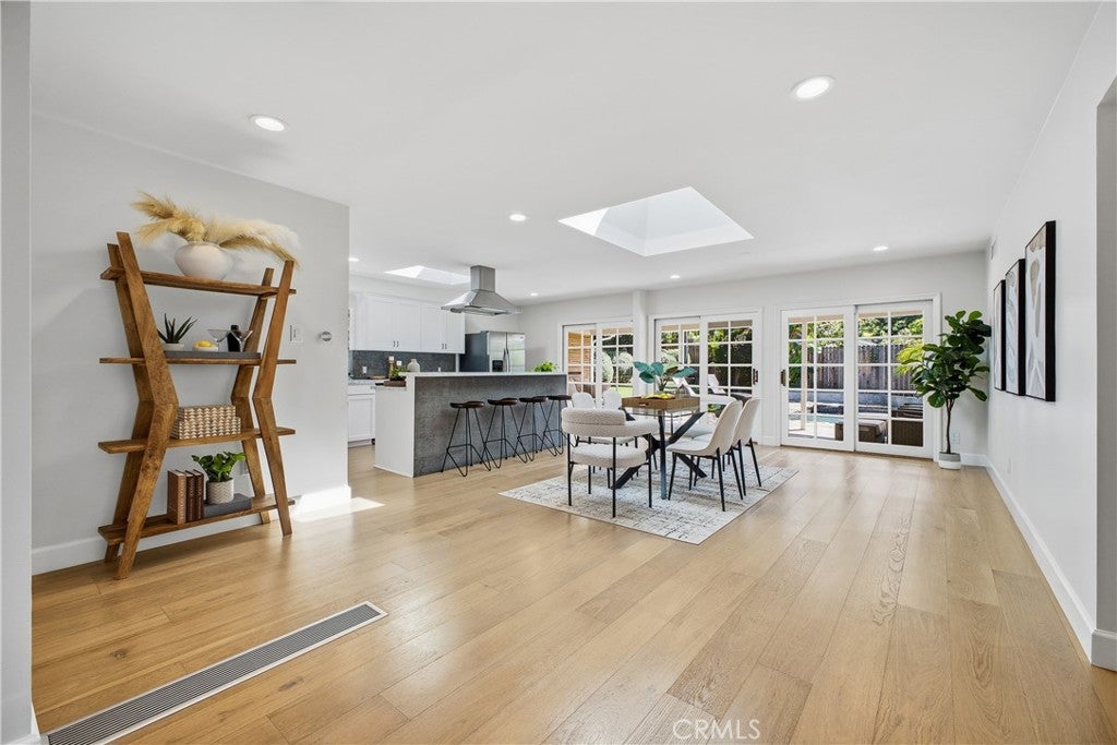 Studio City, California, 91604, United States, 3 Bedrooms Bedrooms, ,3 BathroomsBathrooms,Residential,Active,2038116
