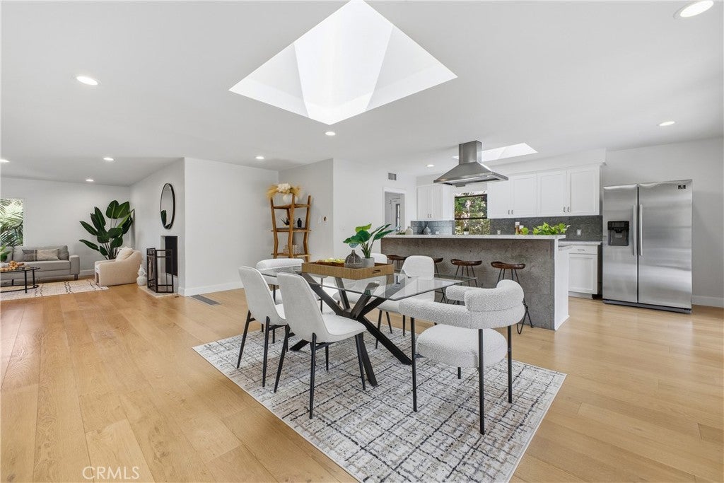 Studio City, California, 91604, United States, 3 Bedrooms Bedrooms, ,3 BathroomsBathrooms,Residential,Active,2038116