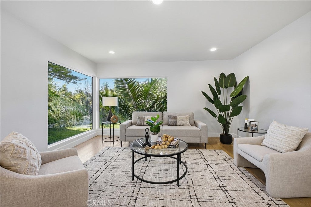 Studio City, California, 91604, United States, 3 Bedrooms Bedrooms, ,3 BathroomsBathrooms,Residential,Active,2038116