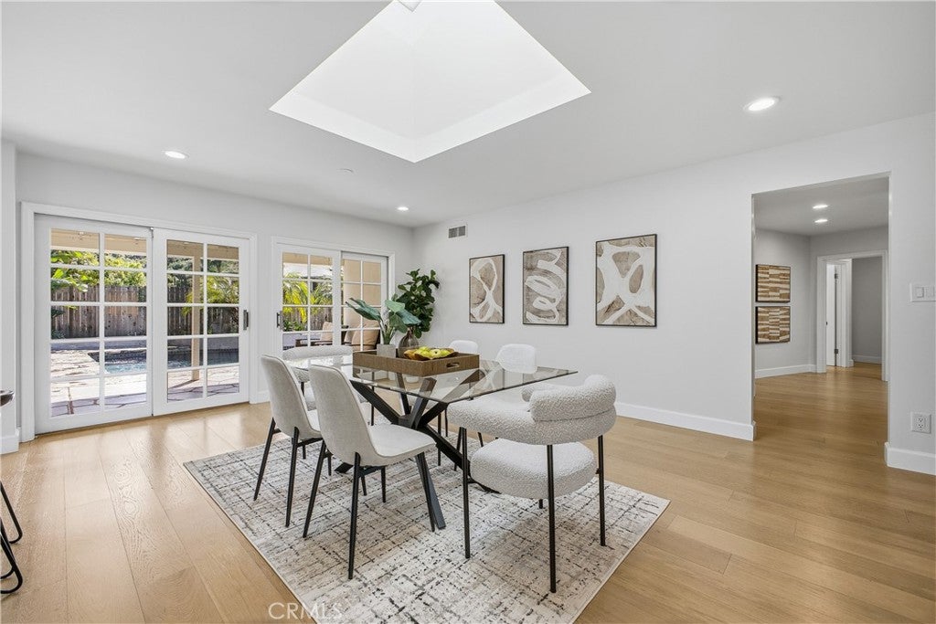 Studio City, California, 91604, United States, 3 Bedrooms Bedrooms, ,3 BathroomsBathrooms,Residential,Active,2038116