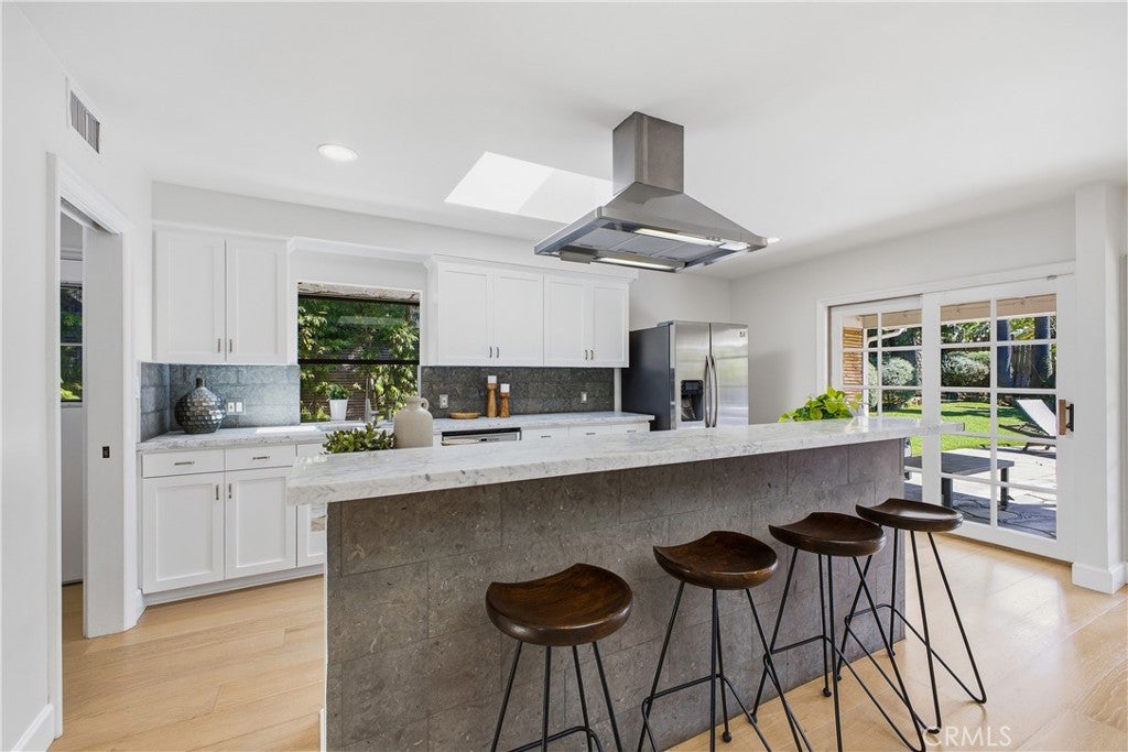 Studio City, California, 91604, United States, 3 Bedrooms Bedrooms, ,3 BathroomsBathrooms,Residential,Active,2038116