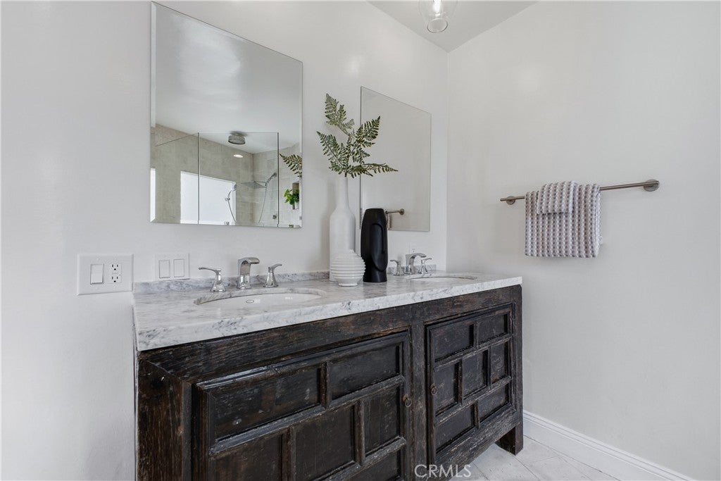 Studio City, California, 91604, United States, 3 Bedrooms Bedrooms, ,3 BathroomsBathrooms,Residential,Active,2038116