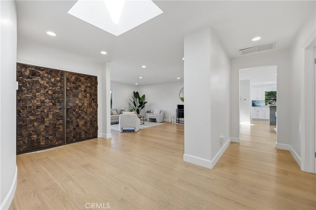 Photo of 11500 Dona Cecilia Dr, Studio City, CA 91604 (MLS # SR26081310)