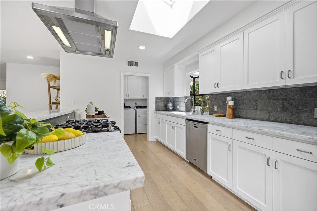Studio City, California, 91604, United States, 3 Bedrooms Bedrooms, ,3 BathroomsBathrooms,Residential,Active,2038116