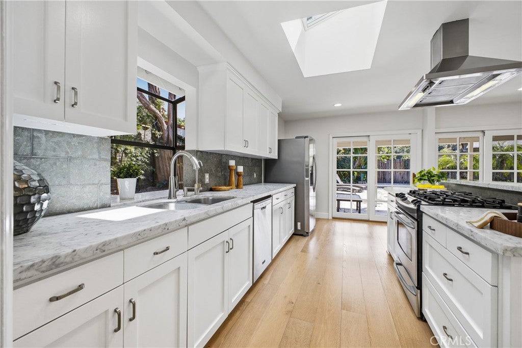 Studio City, California, 91604, United States, 3 Bedrooms Bedrooms, ,3 BathroomsBathrooms,Residential,Active,2038116
