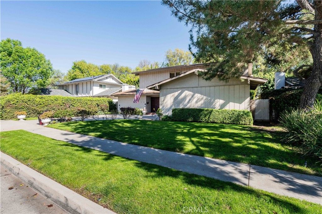 Photo of 6646 Petit Avenue, Van Nuys, CA 91406 (MLS # SR26036641)