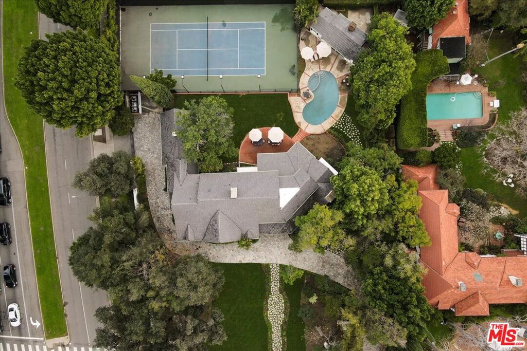 814 Foothill Road