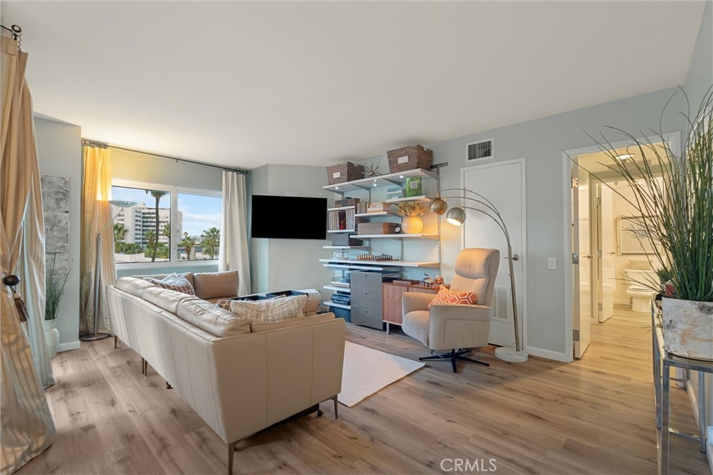525 Seaside Way 411