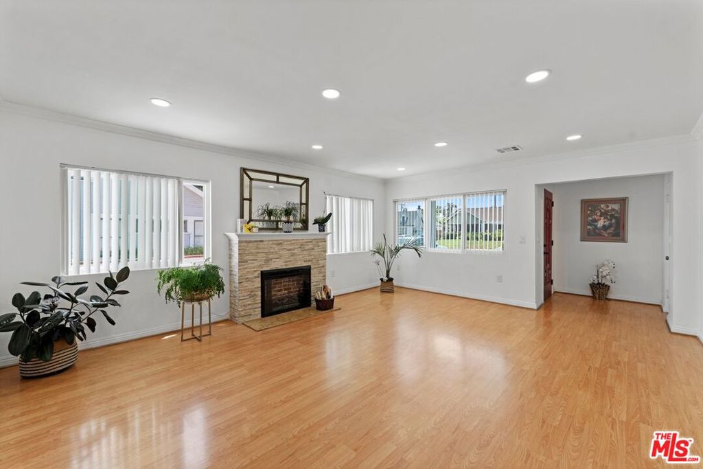 Properties 4 1430 N Dominion Avenue