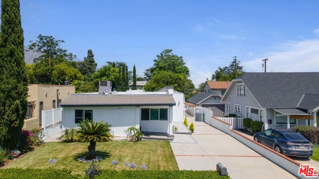 Properties 2 1430 N Dominion Avenue