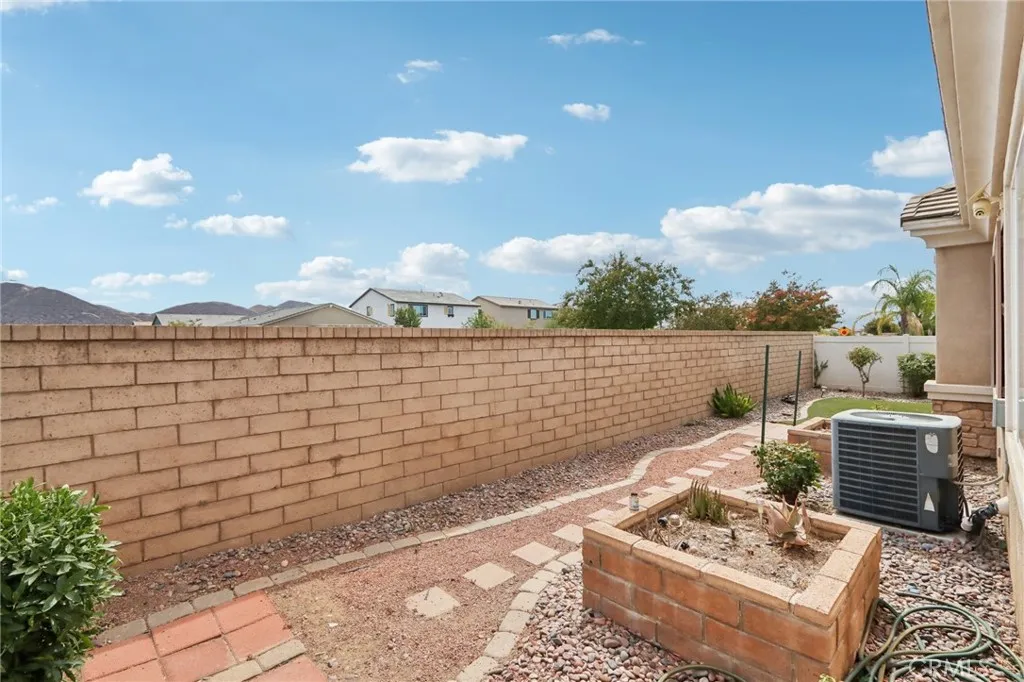 Hemet, California 92545, United States, 3 Bedrooms Bedrooms, ,3 BathroomsBathrooms,Residential,Active,196902