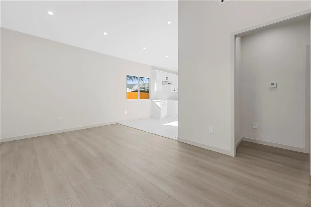 Pacoima, California 91331, United States, 3 Bedrooms Bedrooms, ,2 BathroomsBathrooms,Residential,Active,249283