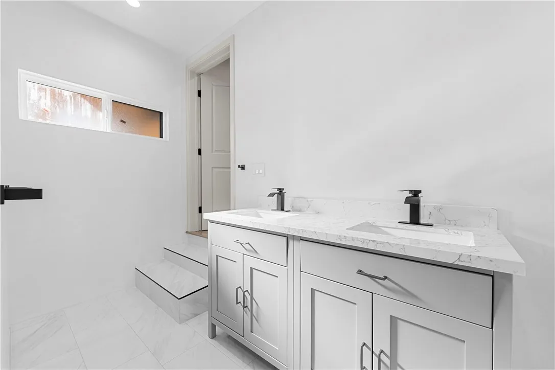 Pacoima, California 91331, United States, 3 Bedrooms Bedrooms, ,2 BathroomsBathrooms,Residential,Active,249283