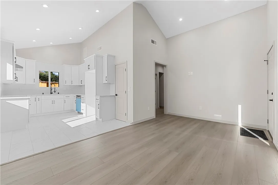 Pacoima, California 91331, United States, 3 Bedrooms Bedrooms, ,2 BathroomsBathrooms,Residential,Active,249283