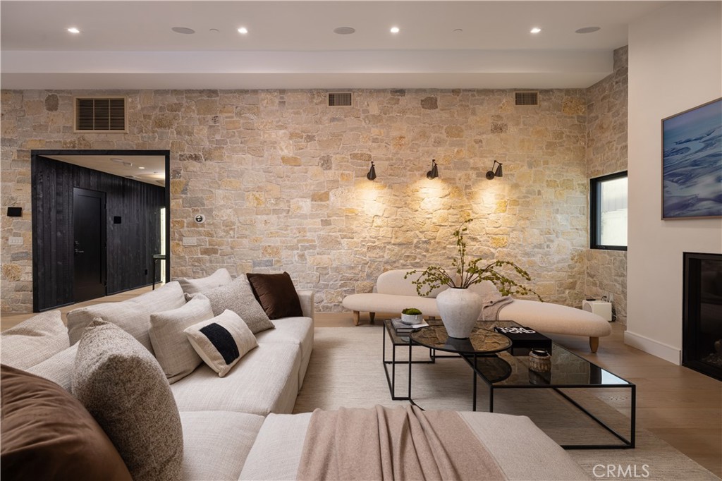 Irvine Terrace (IRVT) - Residential