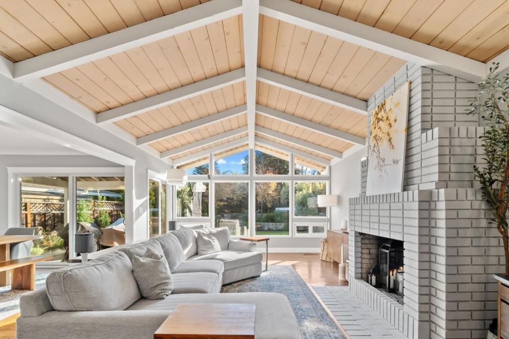 878 Miranda Green Street