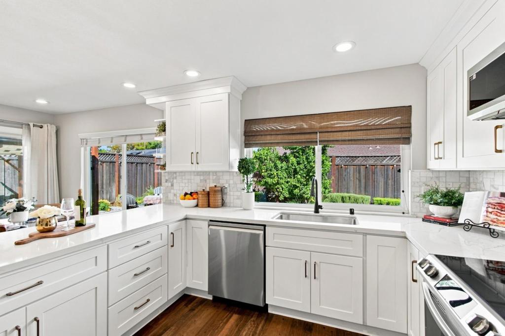 763 Stardust LN