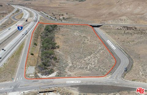 Photo of 5 Quail Lake Road, Lebec, CA 93243 (MLS # 26649919)